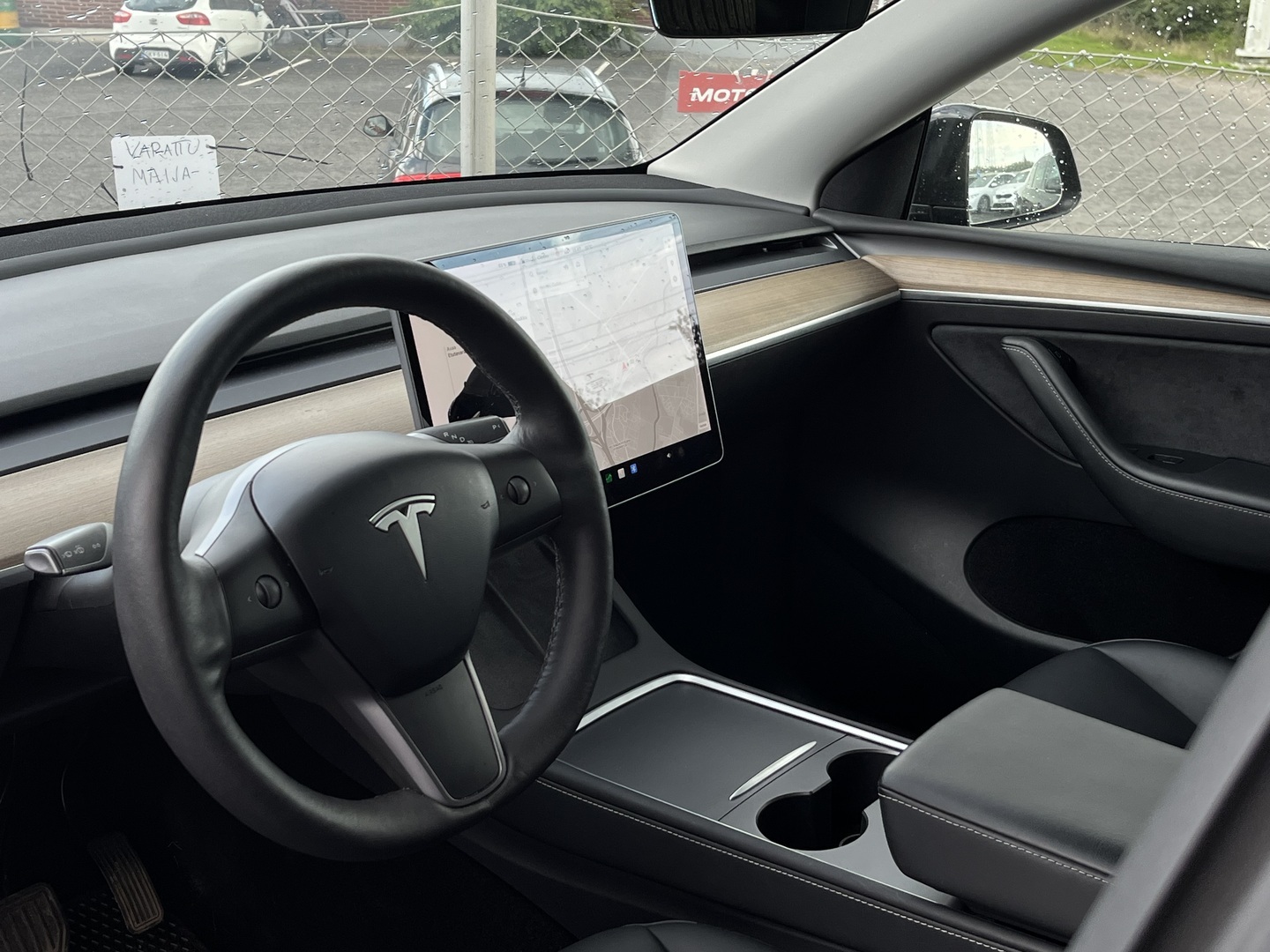 Tesla - Model Y - Long Range - Maastoauto