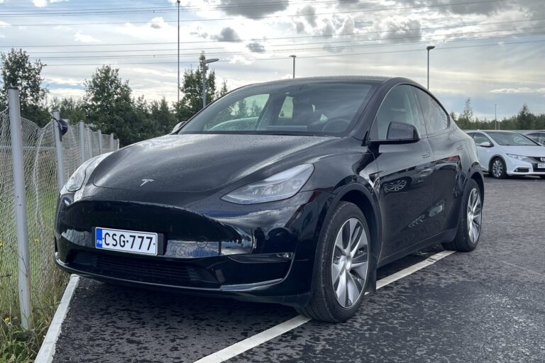 Tesla - Model Y - Long Range - Maastoauto