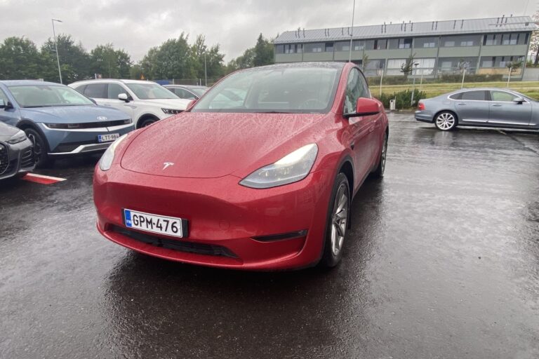 Tesla - Model Y - Long Range - Maastoauto