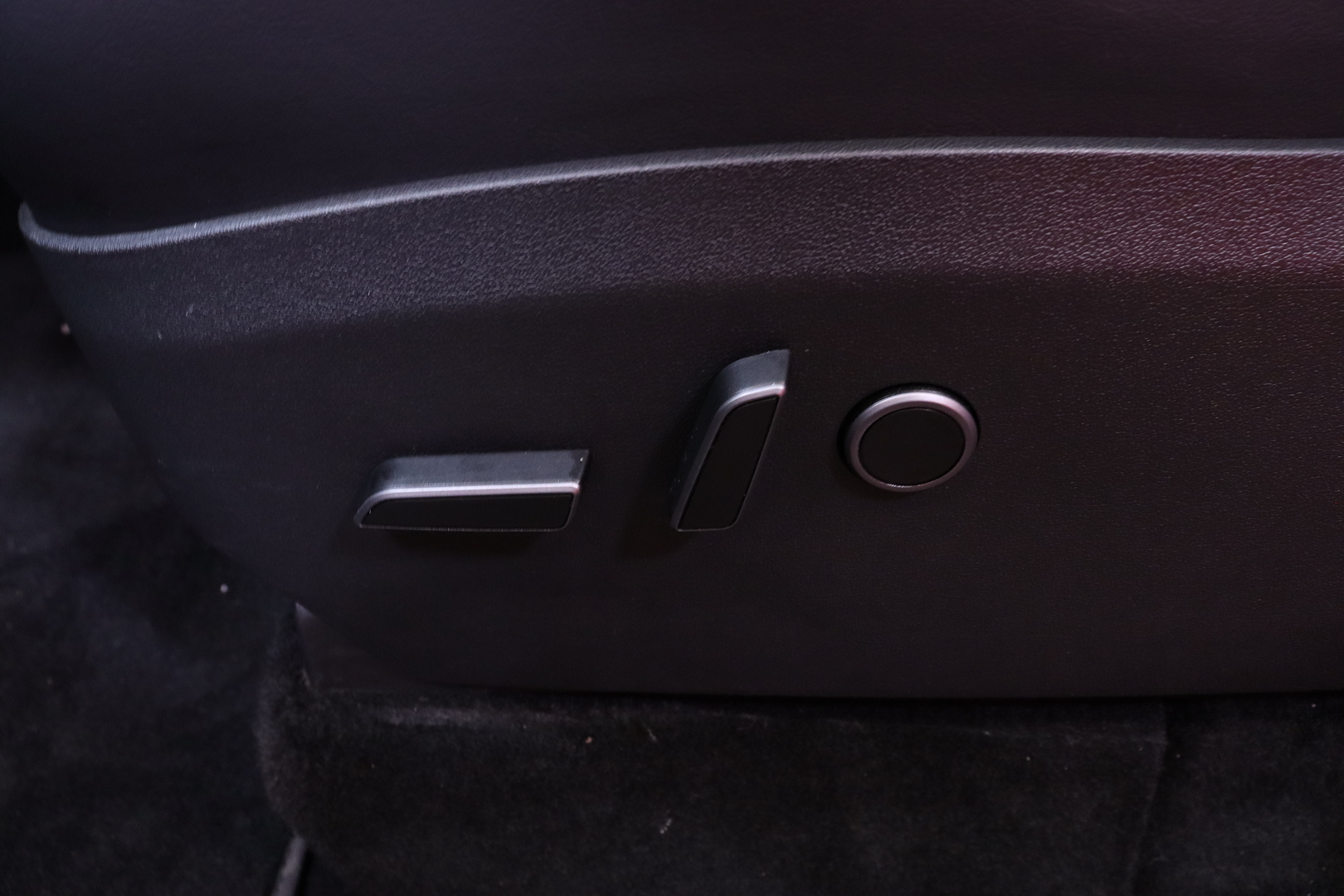 Tesla - Model Y - Long Range - Maastoauto