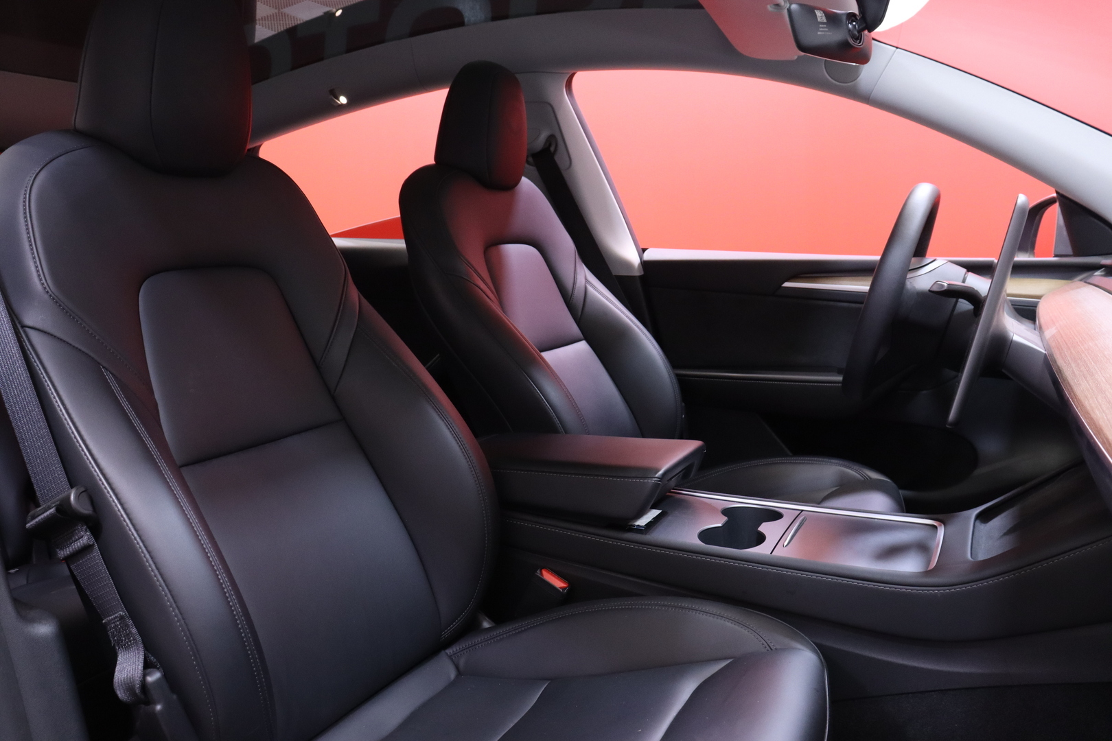 Tesla - Model Y - Long Range - Maastoauto
