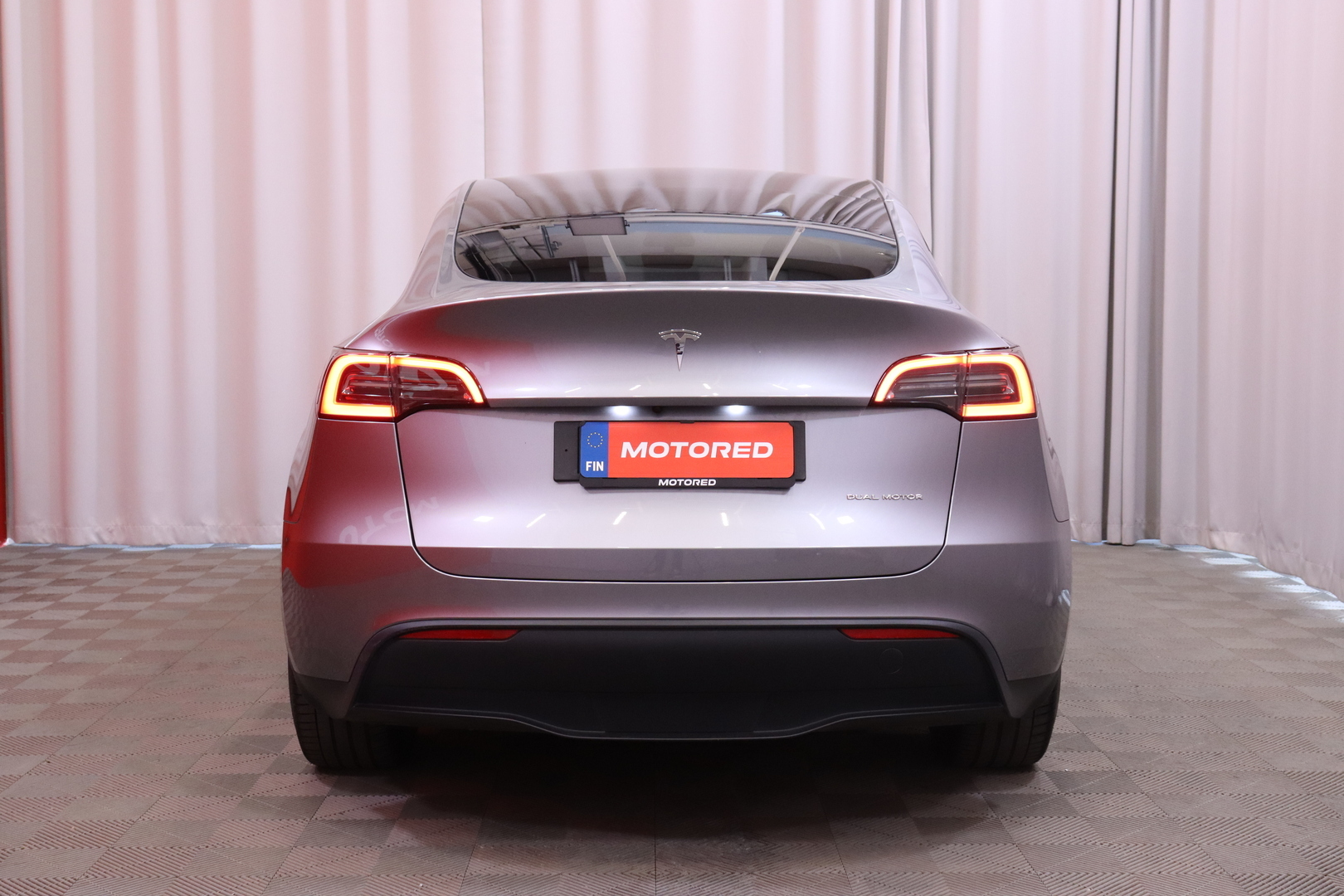 Tesla - Model Y - Long Range - Maastoauto