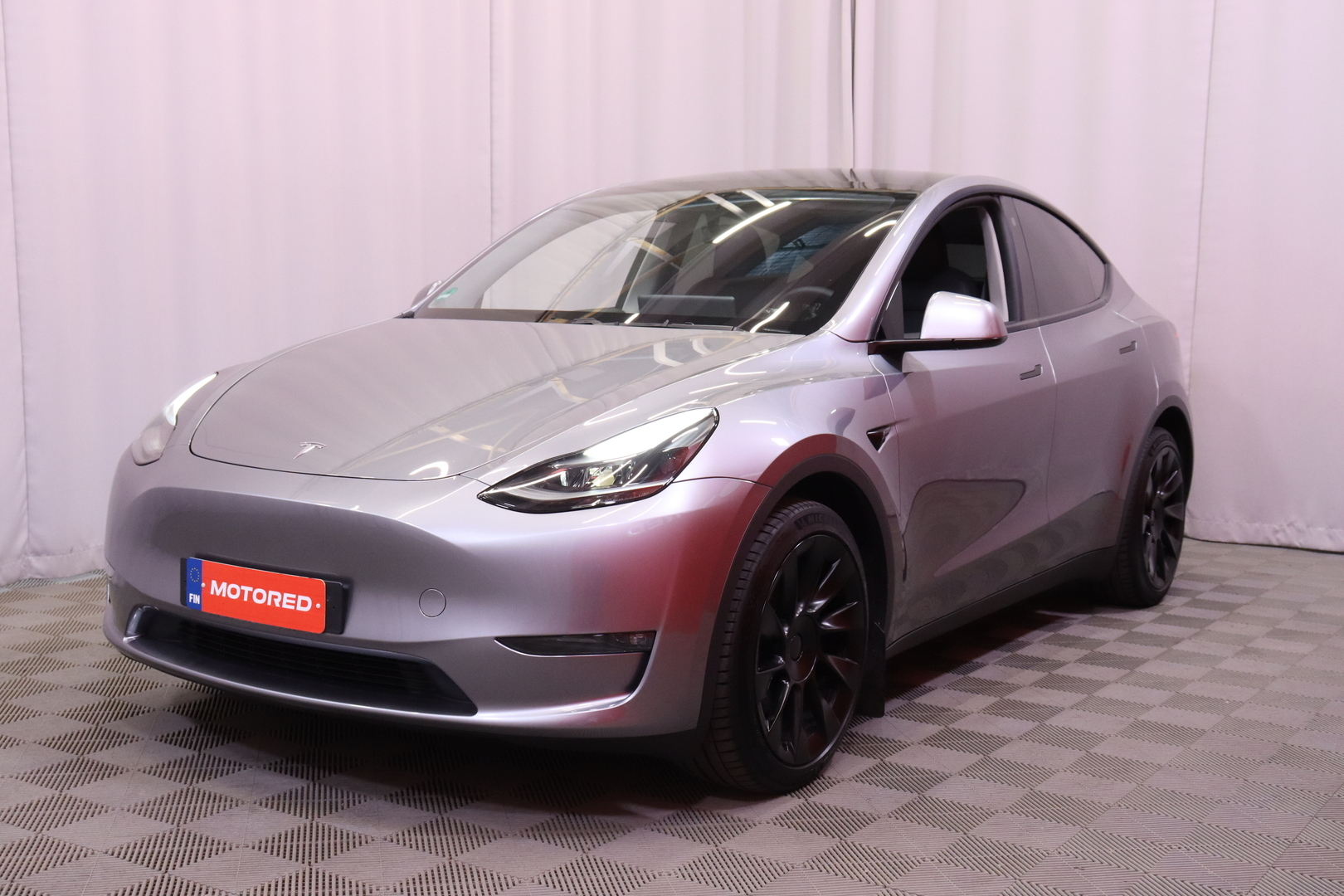 Tesla - Model Y - Long Range - Maastoauto
