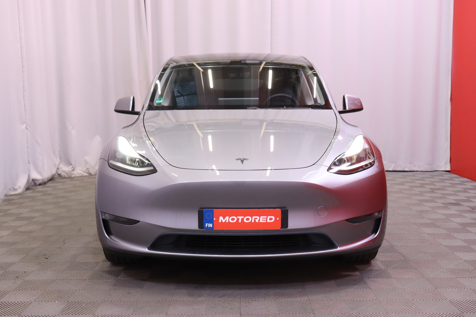 Tesla - Model Y - Long Range - Maastoauto