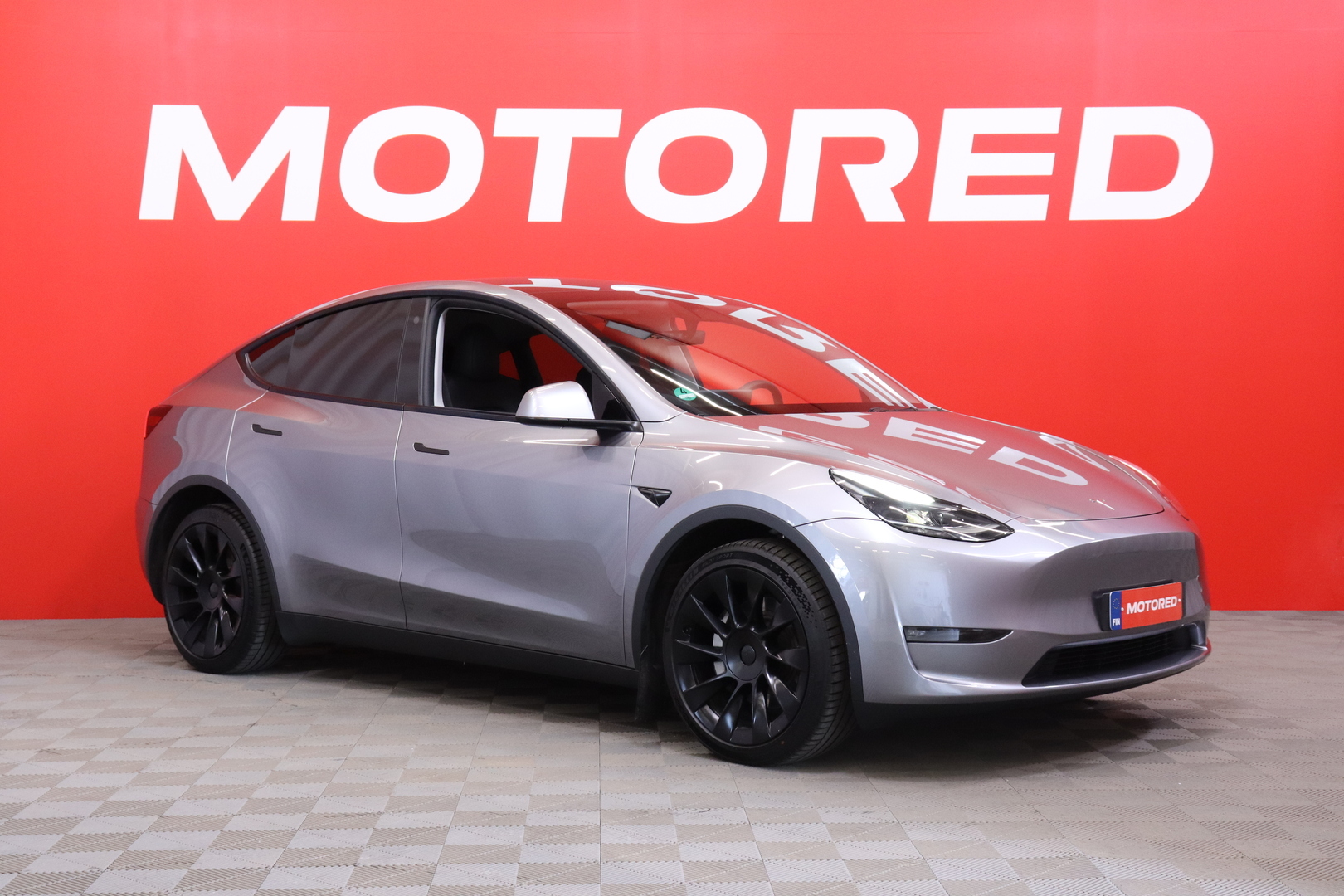 Tesla - Model Y - Long Range - Maastoauto