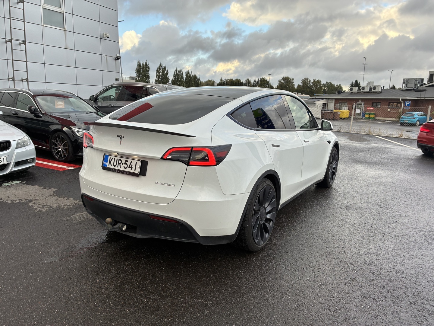 Tesla - Model Y - Performance - Maastoauto