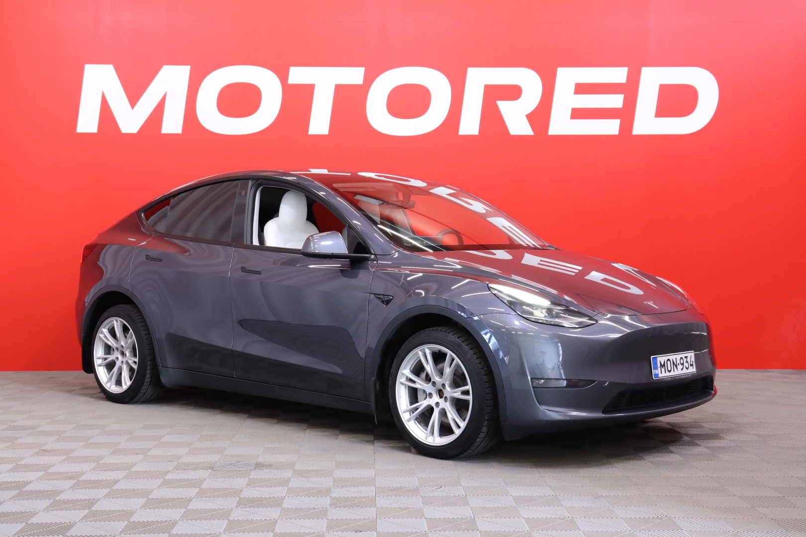Tesla - Model Y - Long Range - Maastoauto