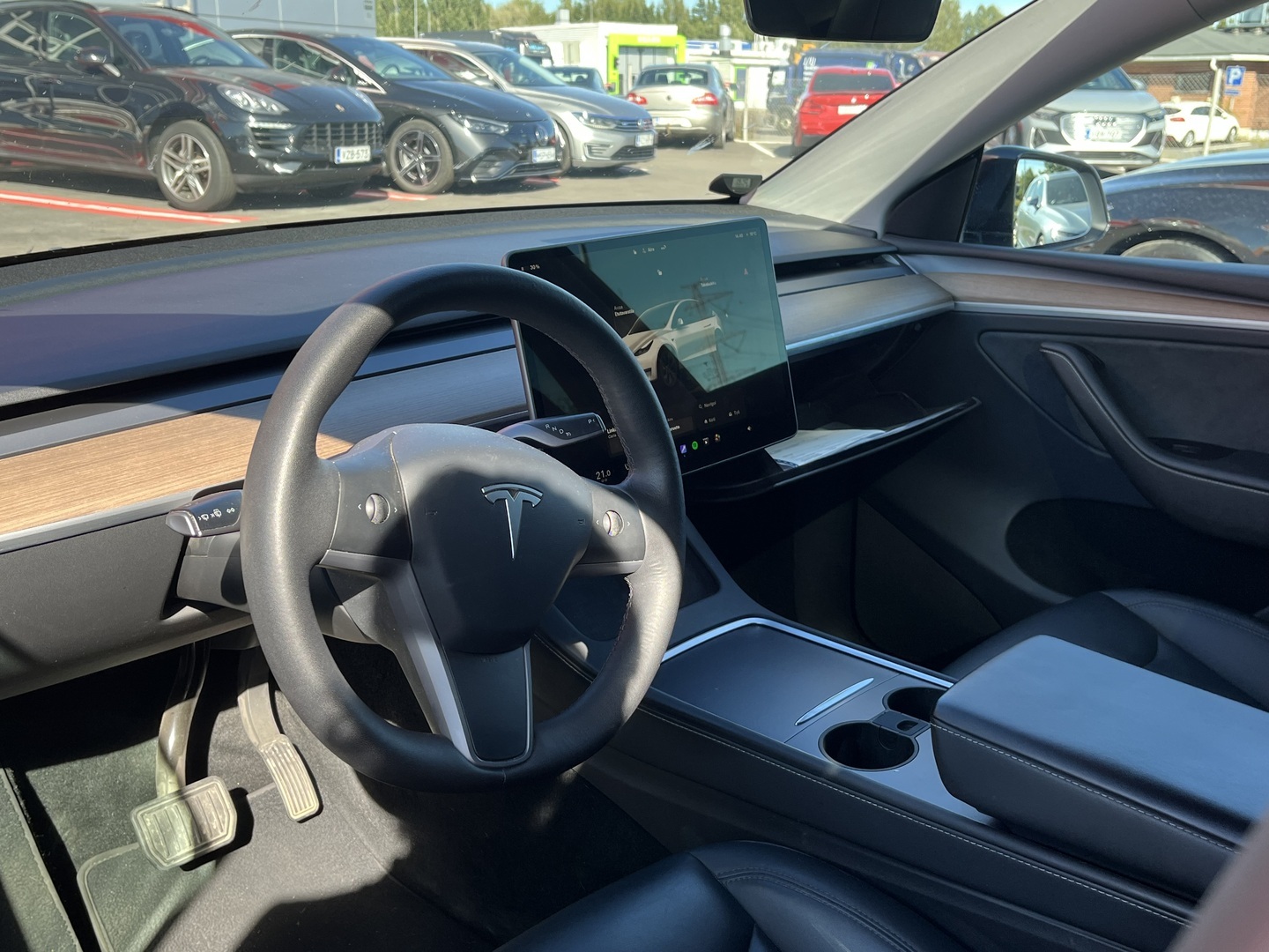 Tesla - Model Y - Long Range - Maastoauto