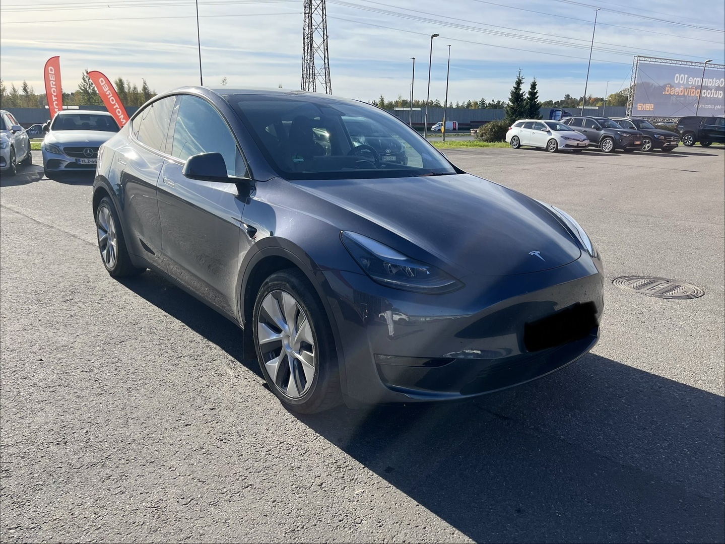Tesla - Model Y - Long Range - Maastoauto