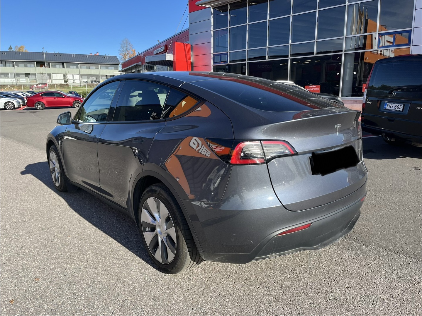 Tesla - Model Y - Long Range - Maastoauto