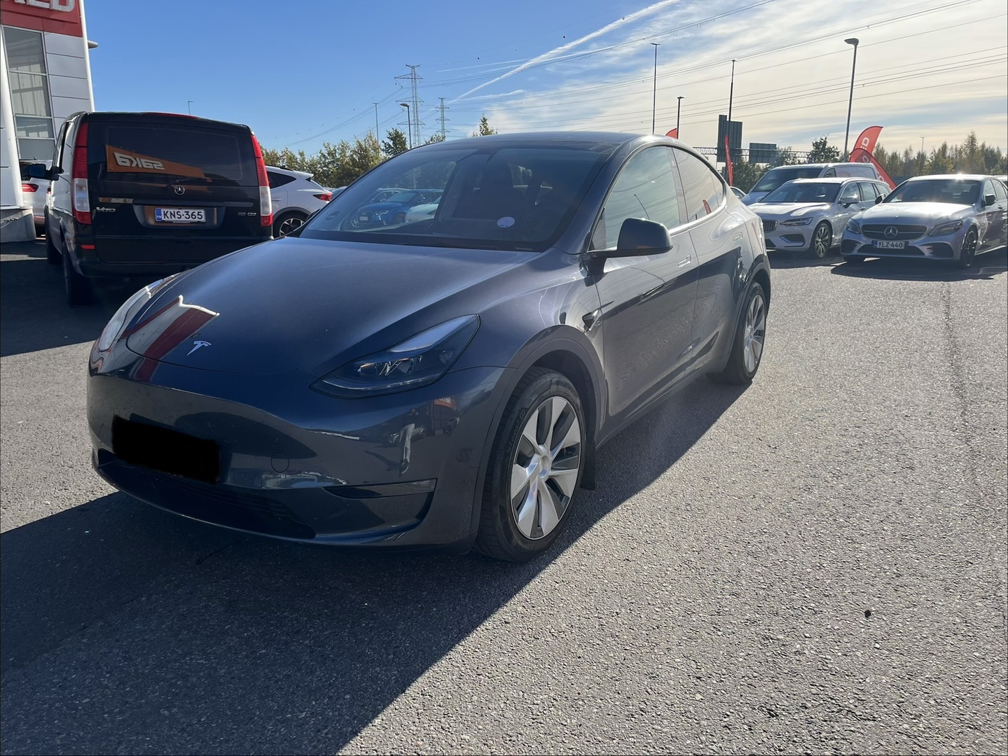 Tesla - Model Y - Long Range - Maastoauto
