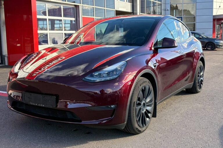 Tesla - Model Y - Long Range - Maastoauto