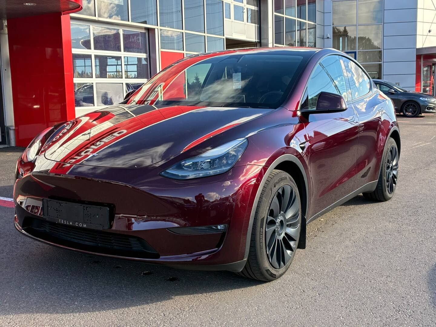 Tesla - Model Y - Long Range - Maastoauto