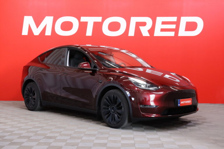 Tesla - Model Y - Long Range - Maastoauto