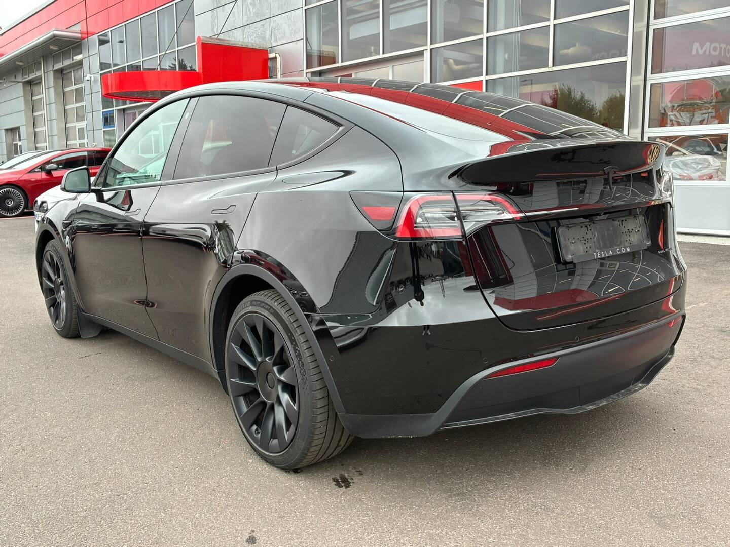 Tesla - Model Y - Long Range - Maastoauto