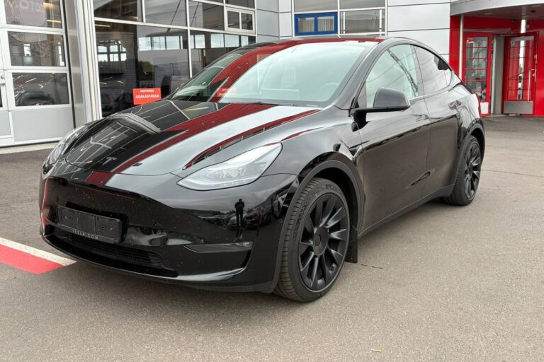 Tesla - Model Y - Long Range - Maastoauto