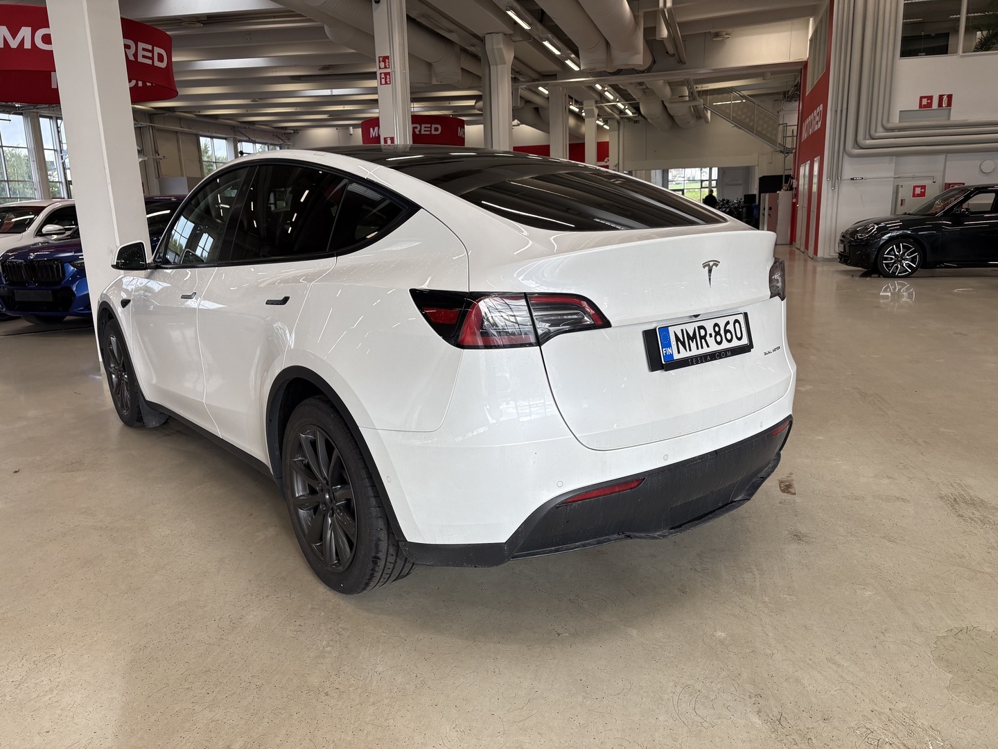 Tesla - Model Y - Long Range - Maastoauto