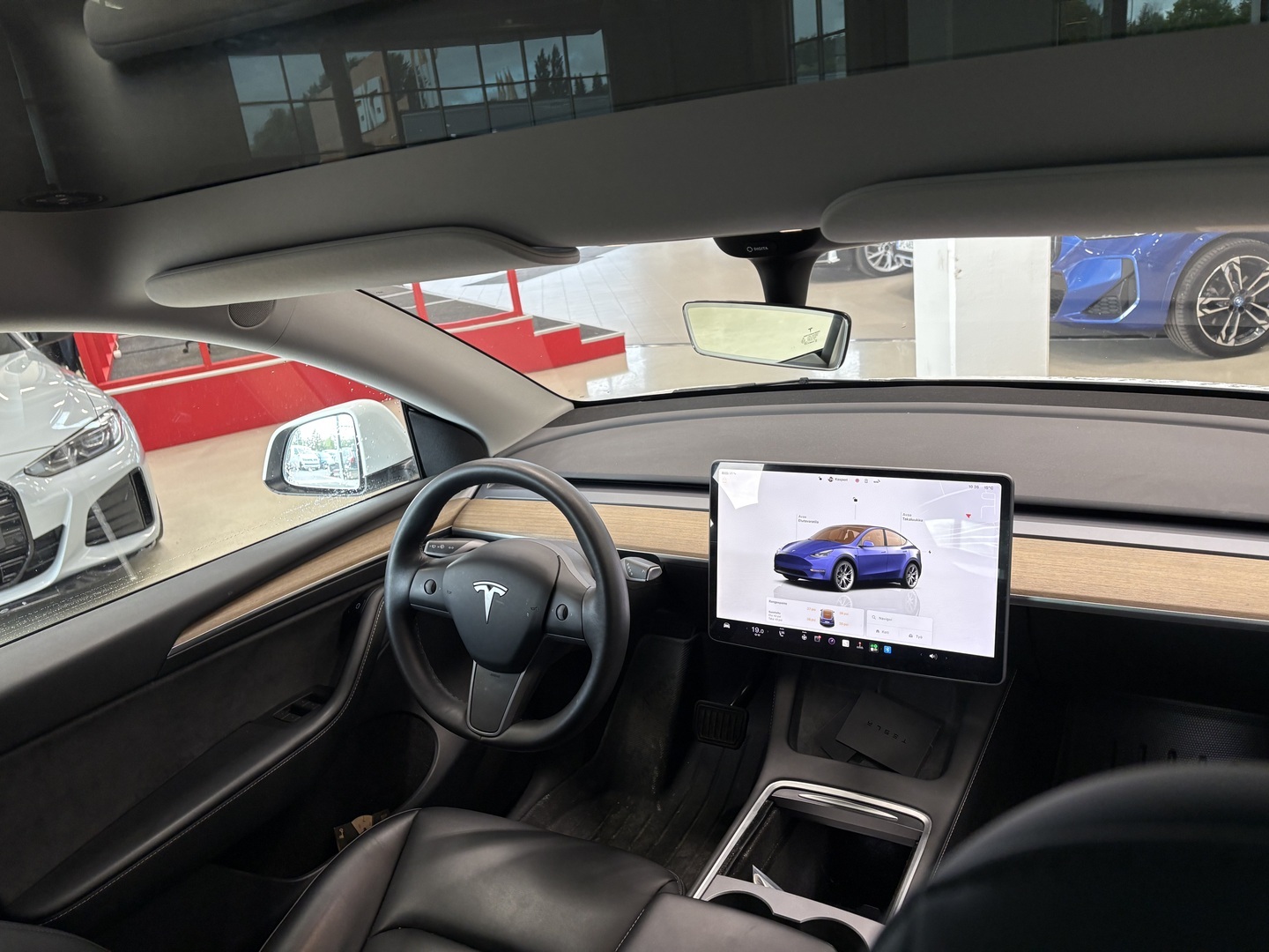 Tesla - Model Y - Long Range - Maastoauto