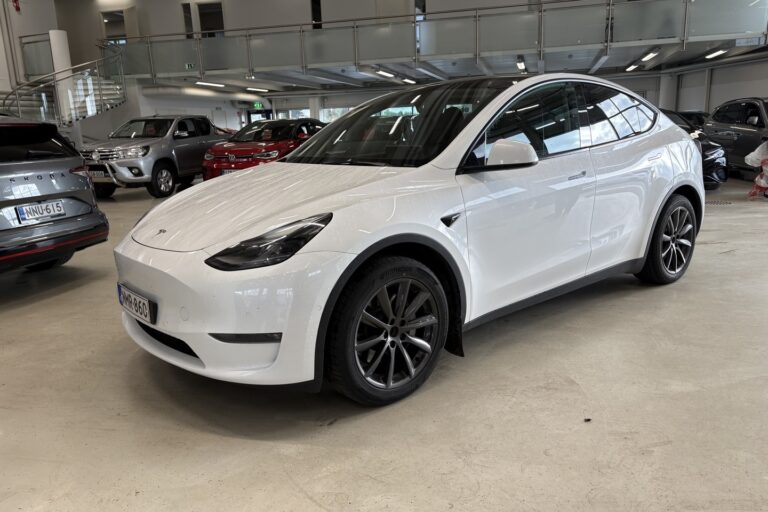 Tesla - Model Y - Long Range - Maastoauto