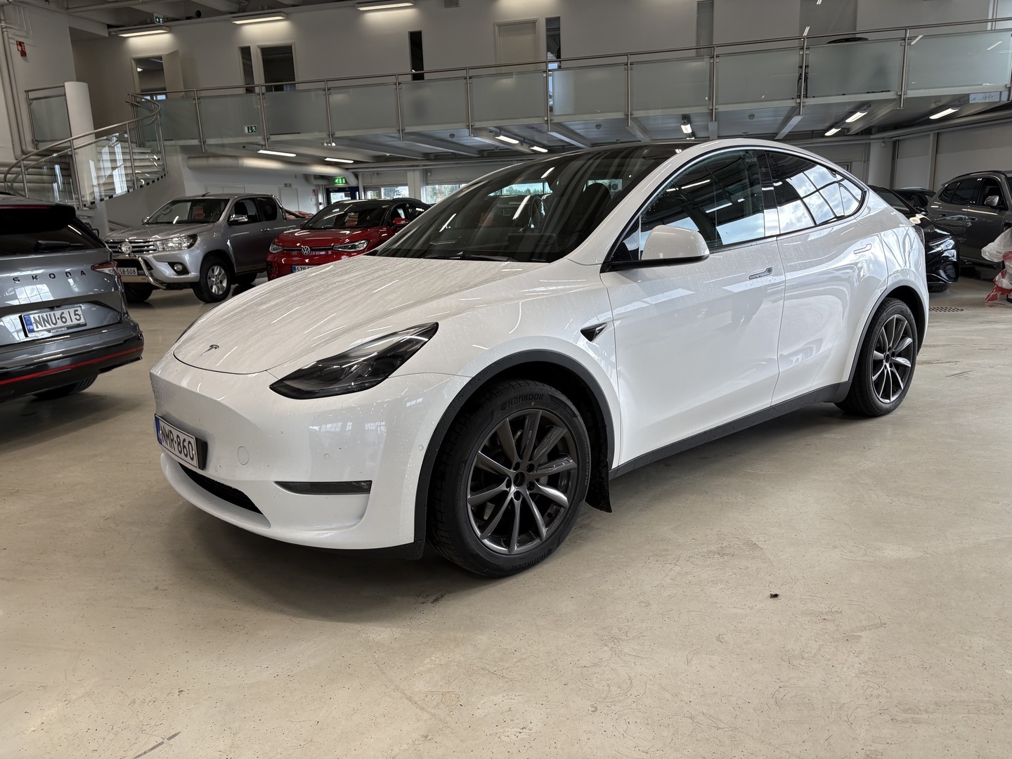 Tesla - Model Y - Long Range - Maastoauto