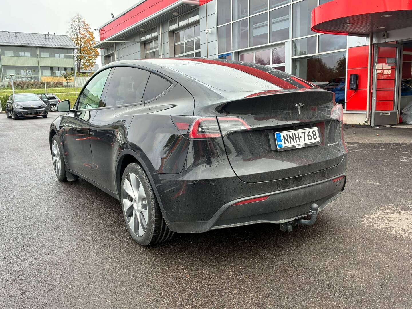 Tesla - Model Y - Long Range - Maastoauto
