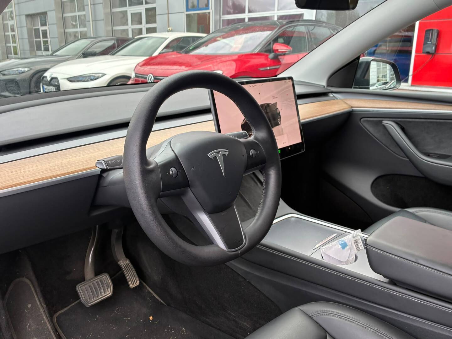 Tesla - Model Y - Long Range - Maastoauto