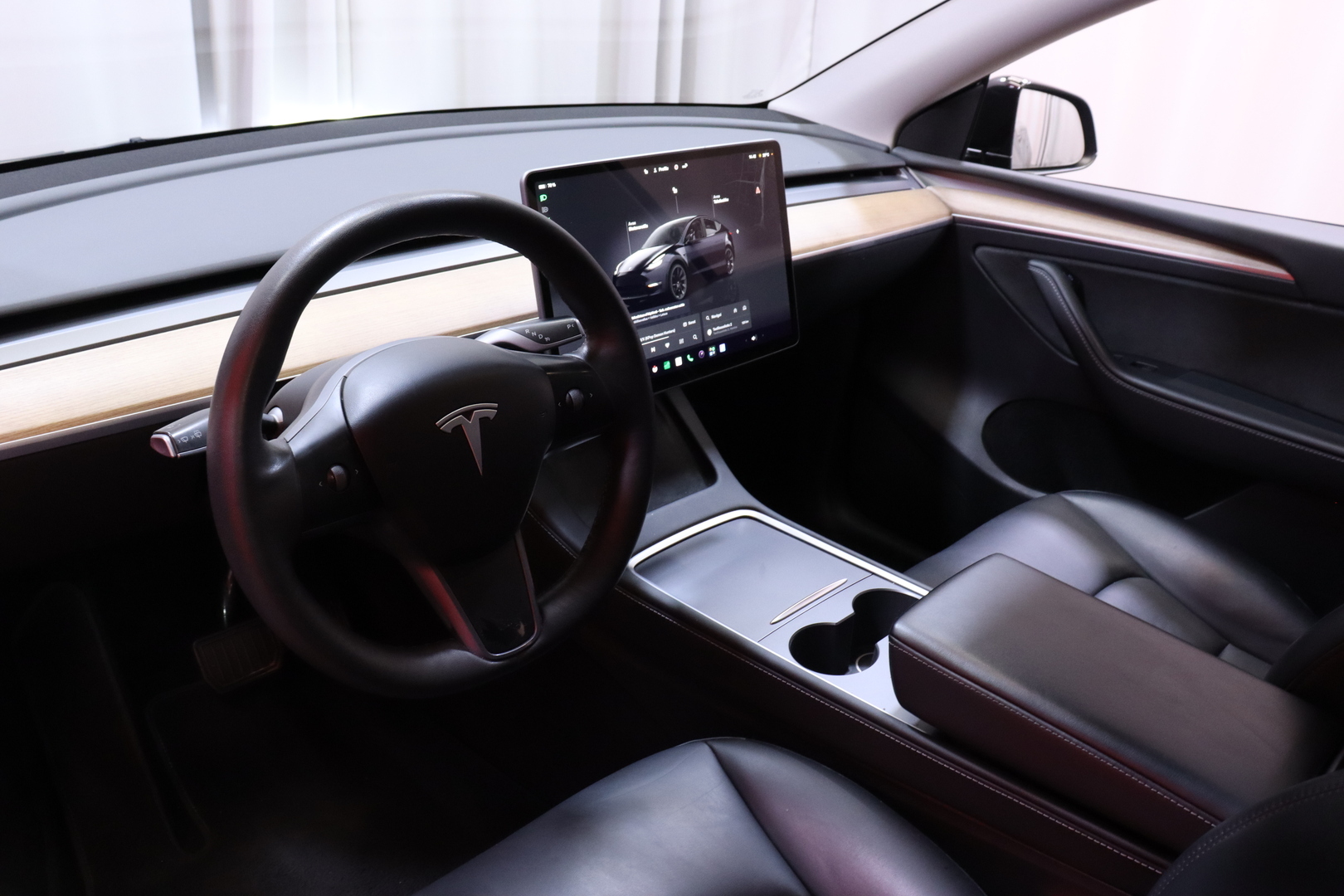 Tesla - Model Y - Long Range - Maastoauto
