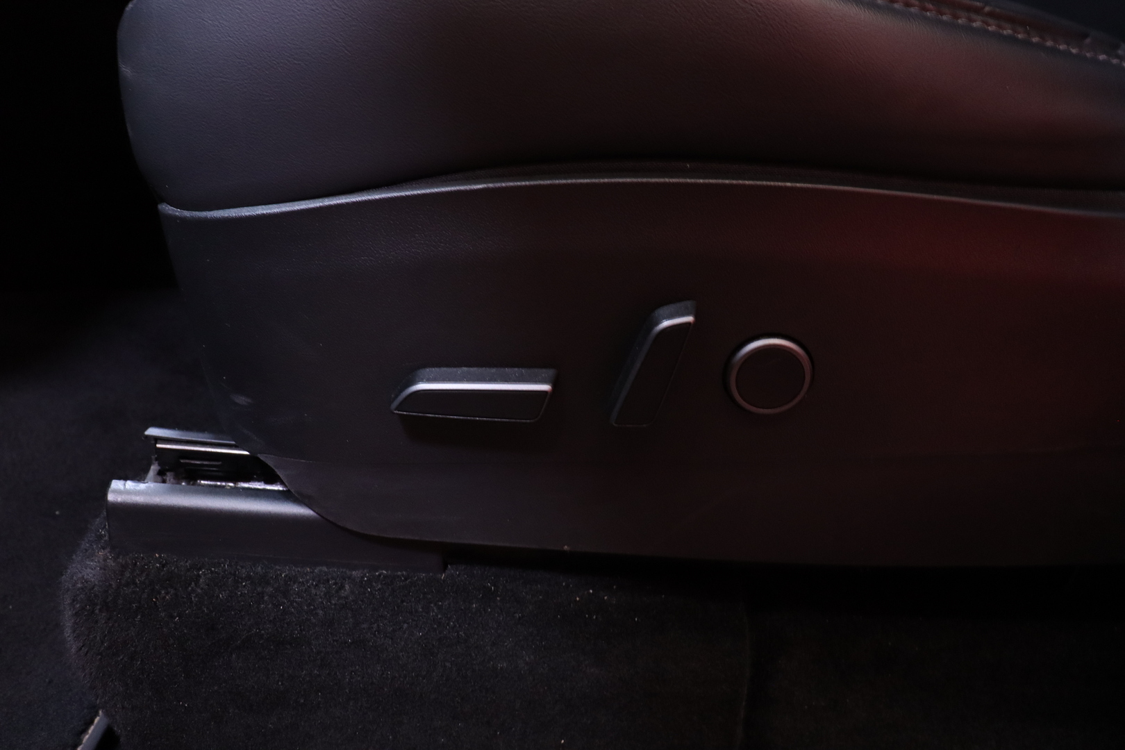 Tesla - Model Y - Long Range - Maastoauto