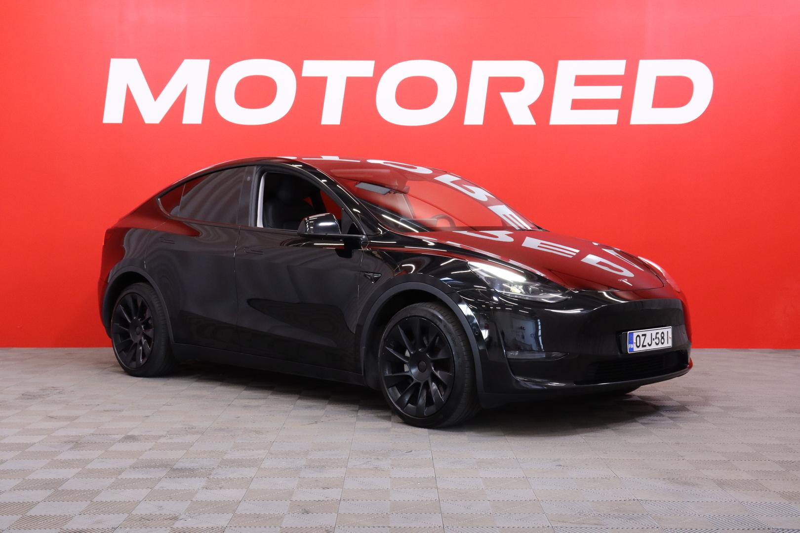 Tesla - Model Y - Long Range - Maastoauto