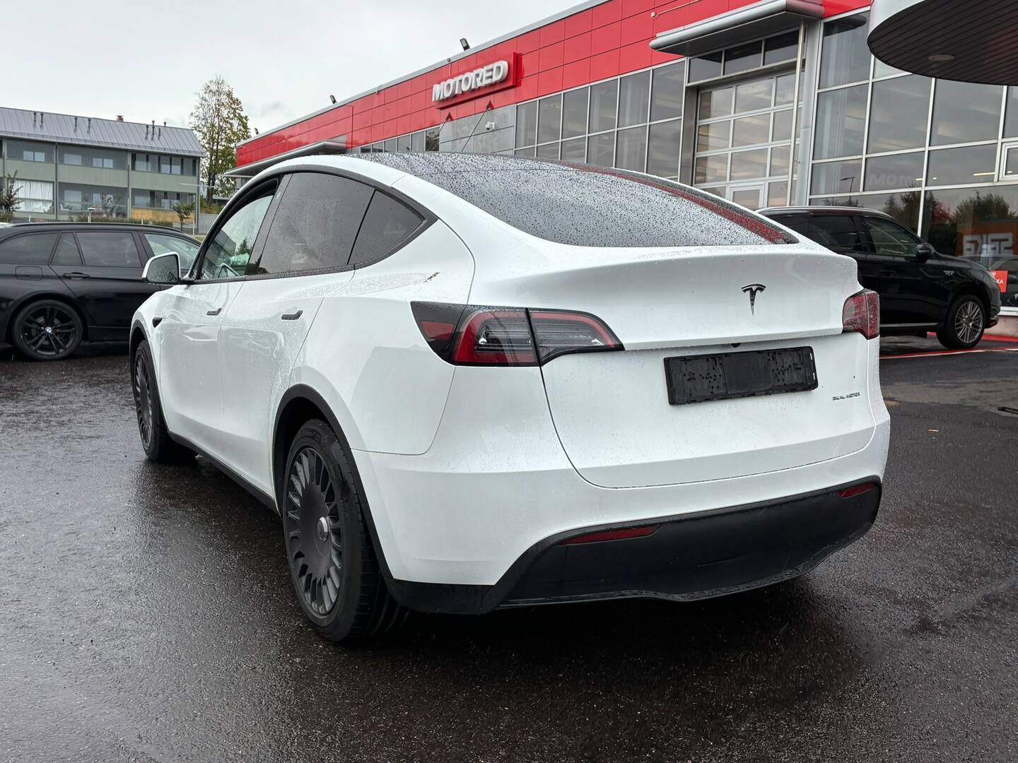 Tesla - Model Y - Long Range - Maastoauto