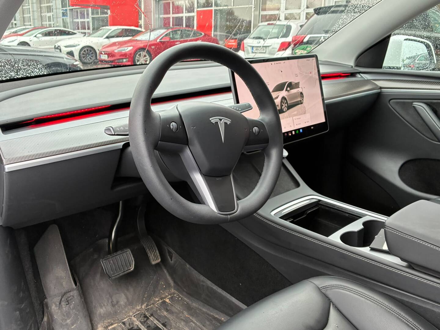 Tesla - Model Y - Long Range - Maastoauto