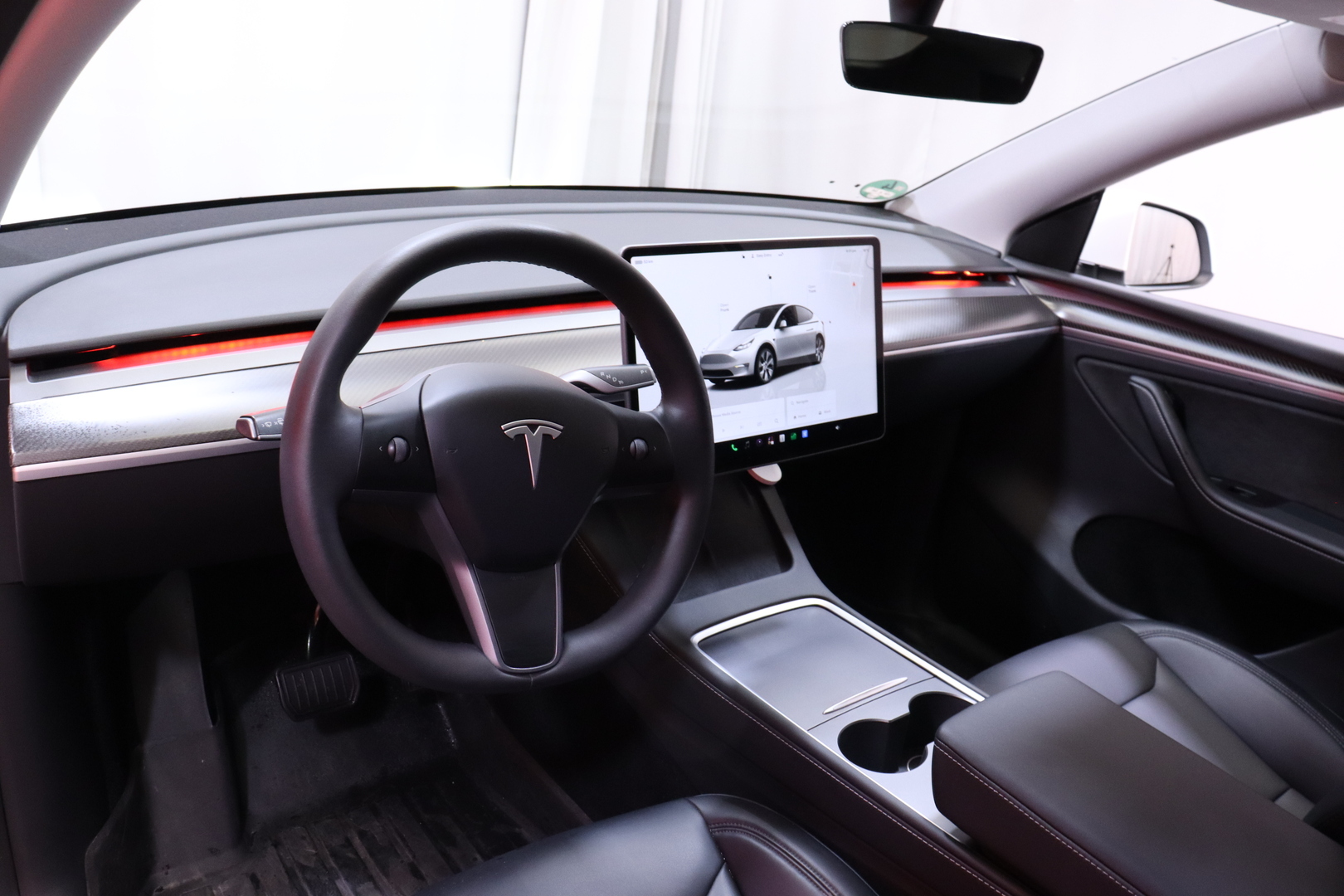 Tesla - Model Y - Long Range - Maastoauto