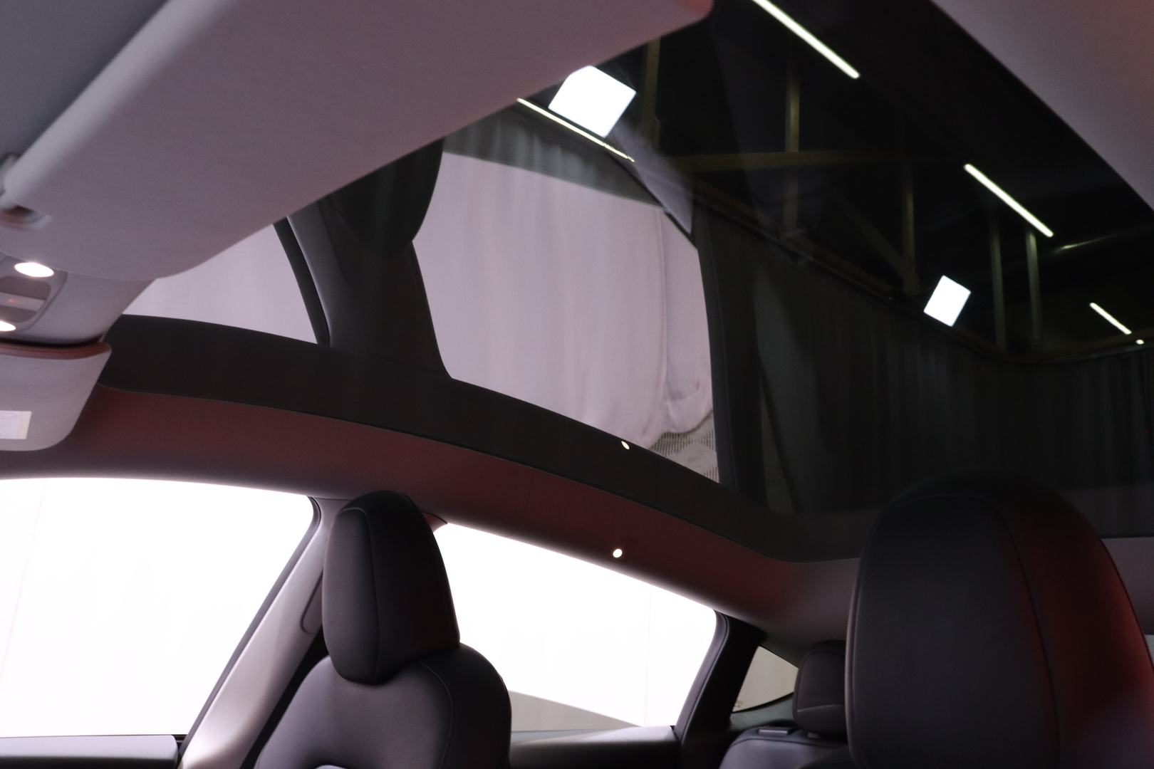 Tesla - Model Y - Long Range - Maastoauto