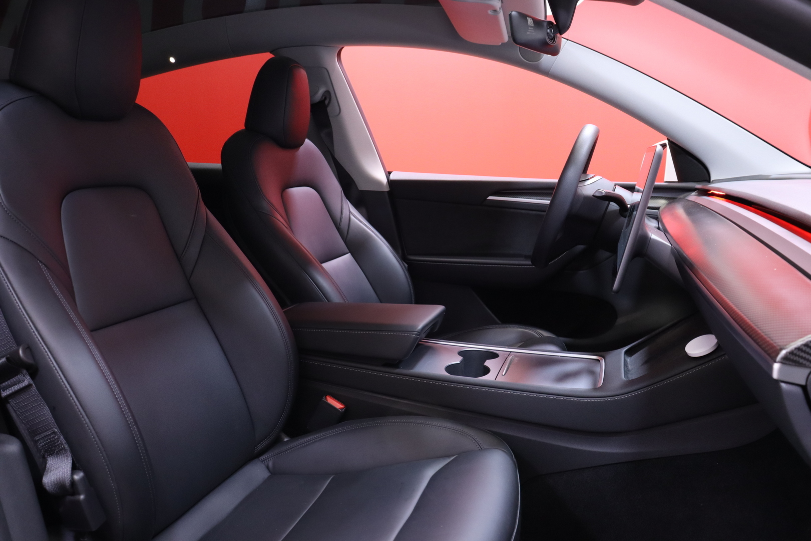 Tesla - Model Y - Long Range - Maastoauto