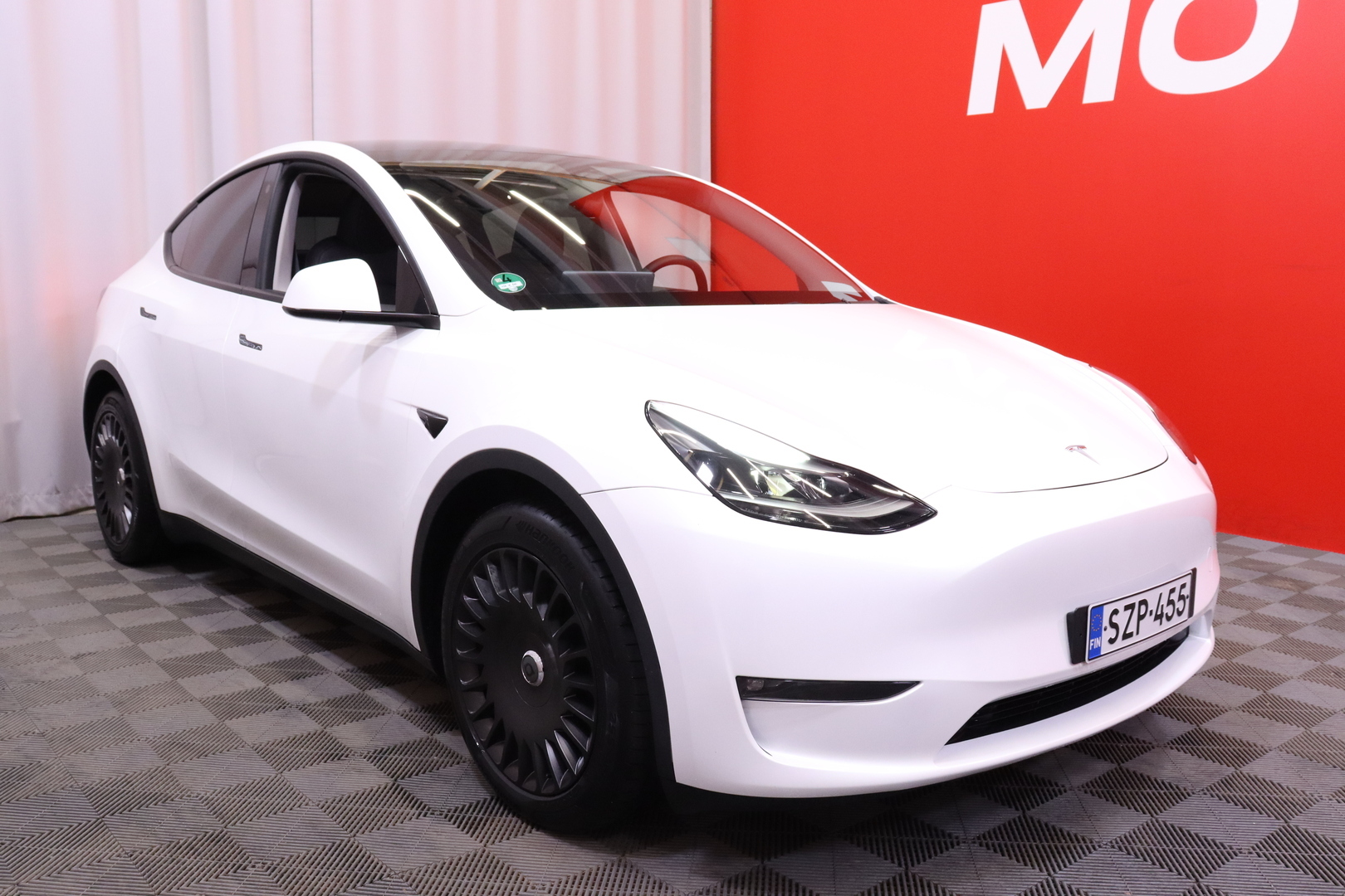 Tesla - Model Y - Long Range - Maastoauto
