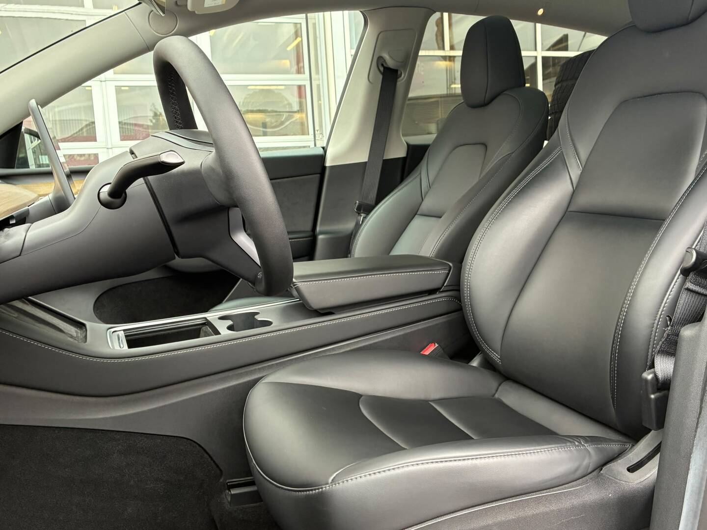 Tesla - Model Y - Long Range - Maastoauto
