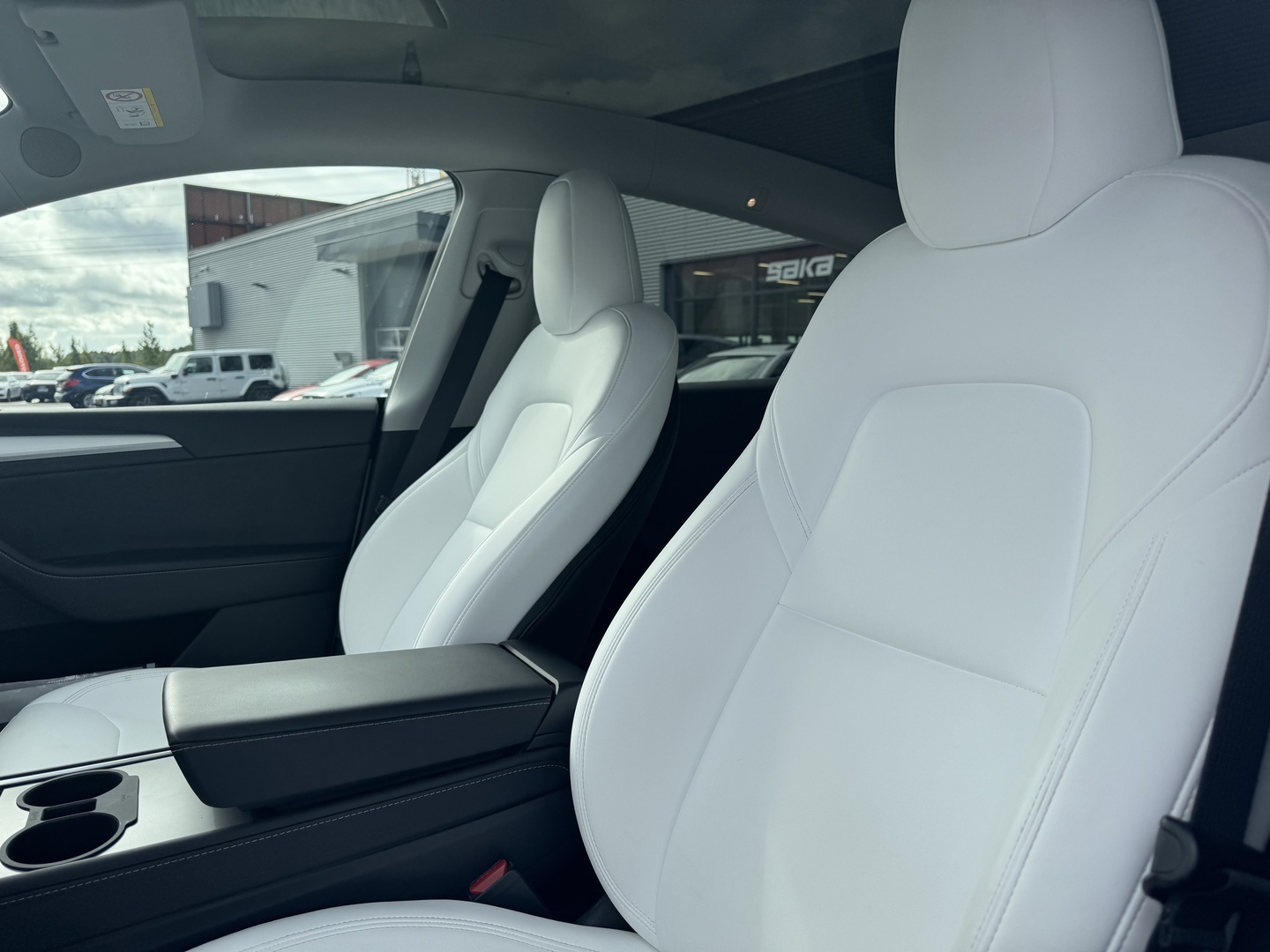 Tesla - Model Y - Long Range - Maastoauto