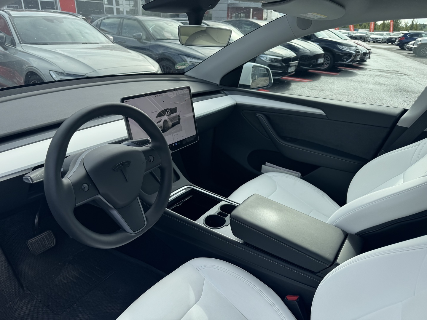 Tesla - Model Y - Long Range - Maastoauto