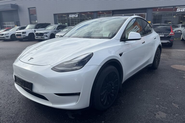 Tesla - Model Y - Long Range - Maastoauto