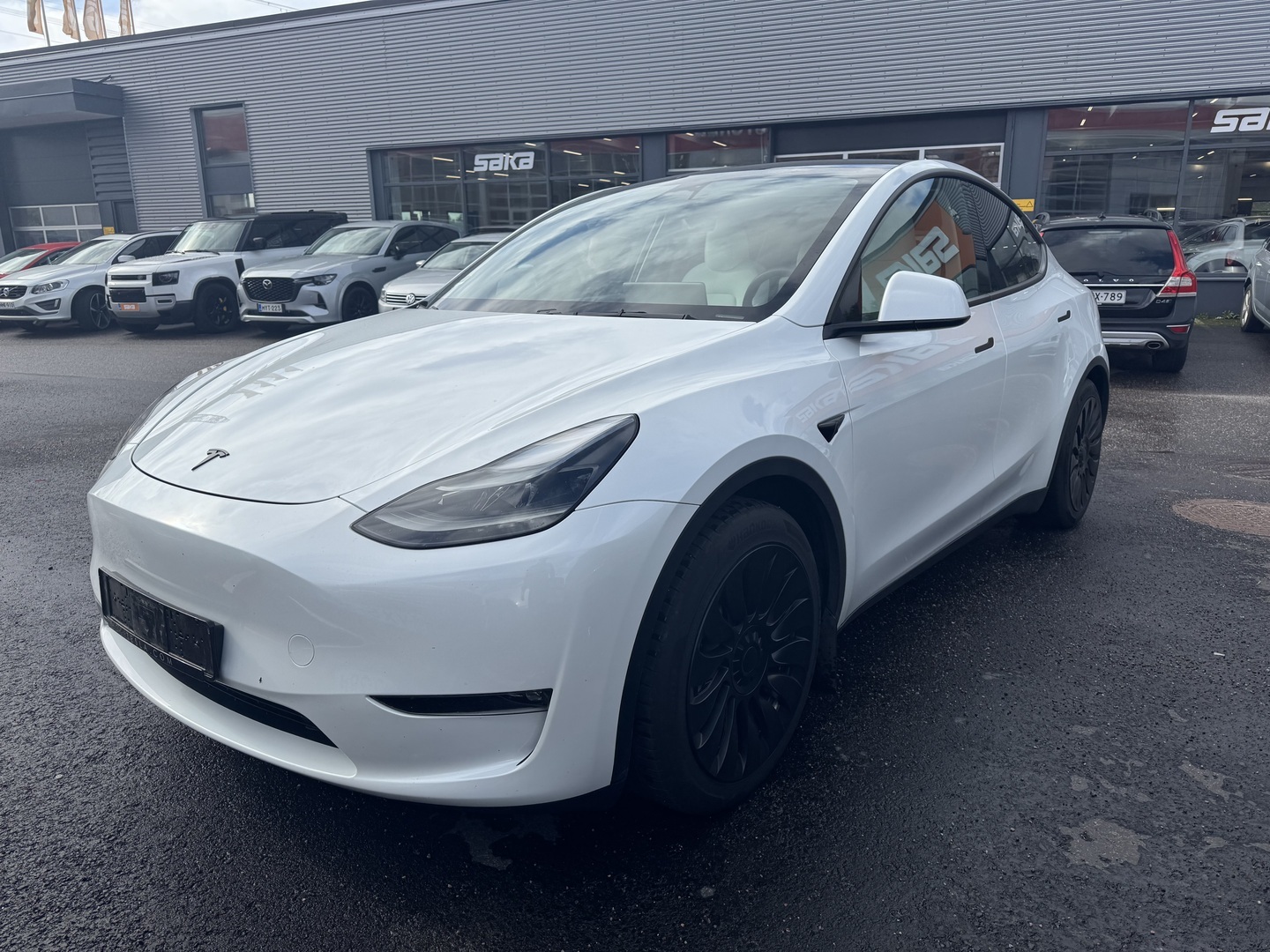 Tesla - Model Y - Long Range - Maastoauto
