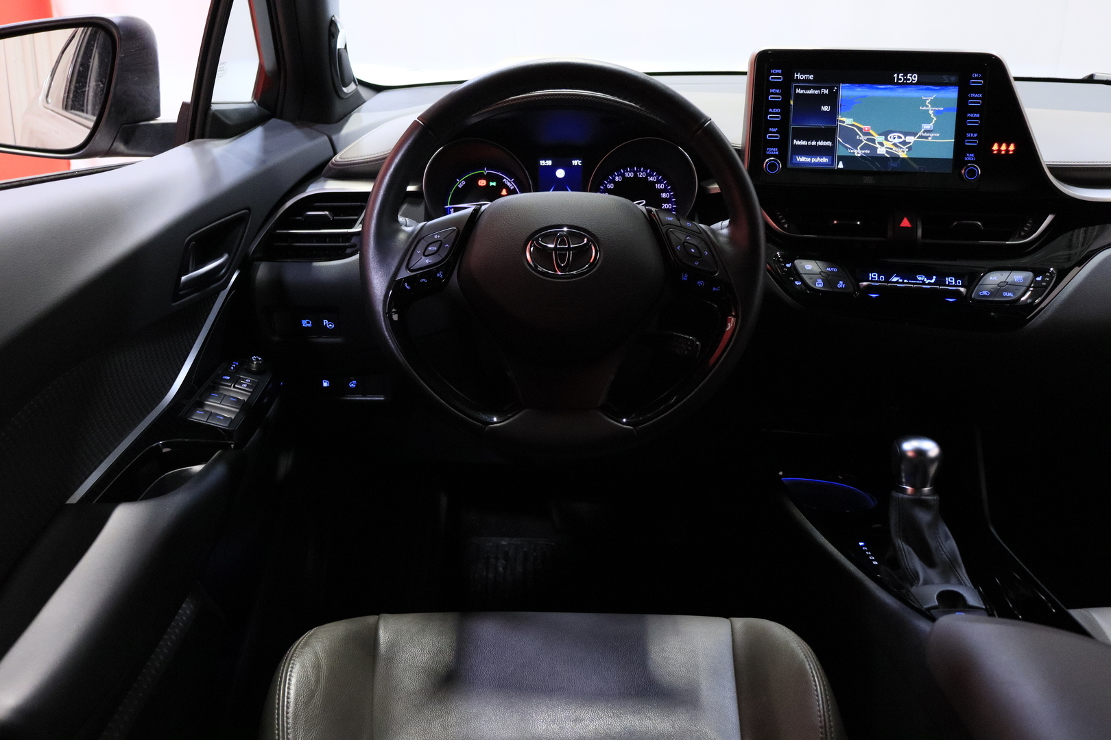 Toyota - C-HR - 1,8 Hybrid Premium - Maastoauto
