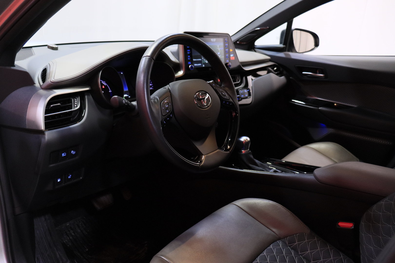 Toyota - C-HR - 1,8 Hybrid Premium - Maastoauto