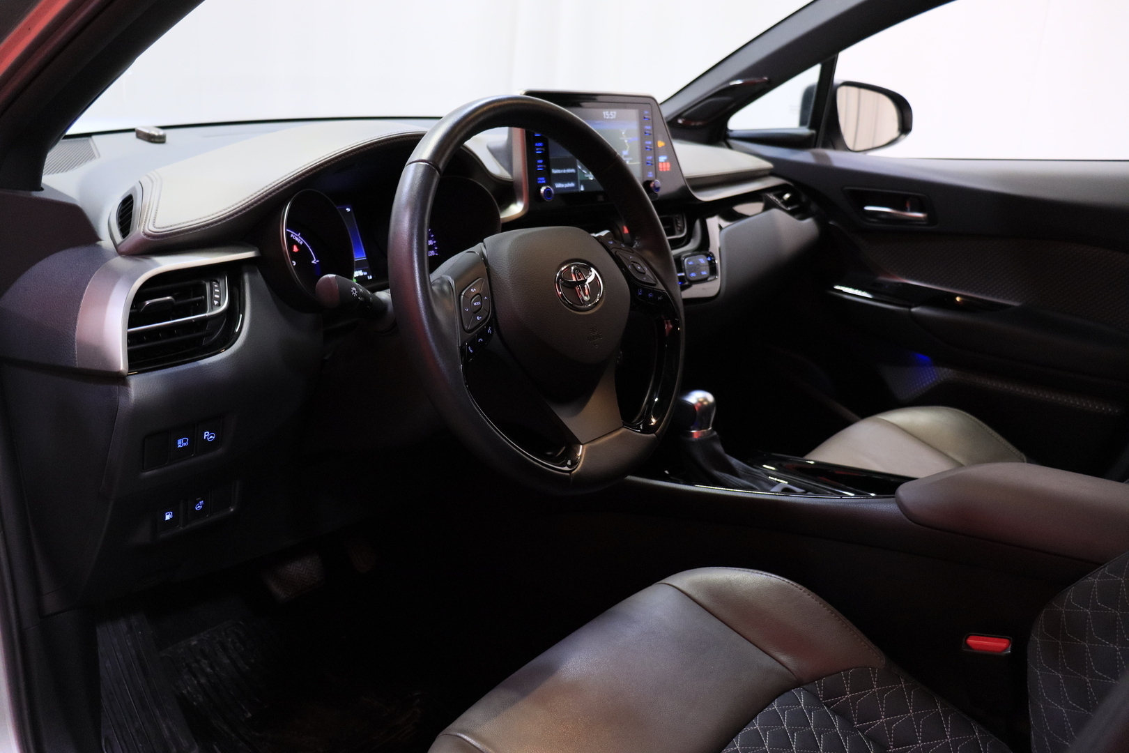 Toyota - C-HR - 1,8 Hybrid Premium - Maastoauto
