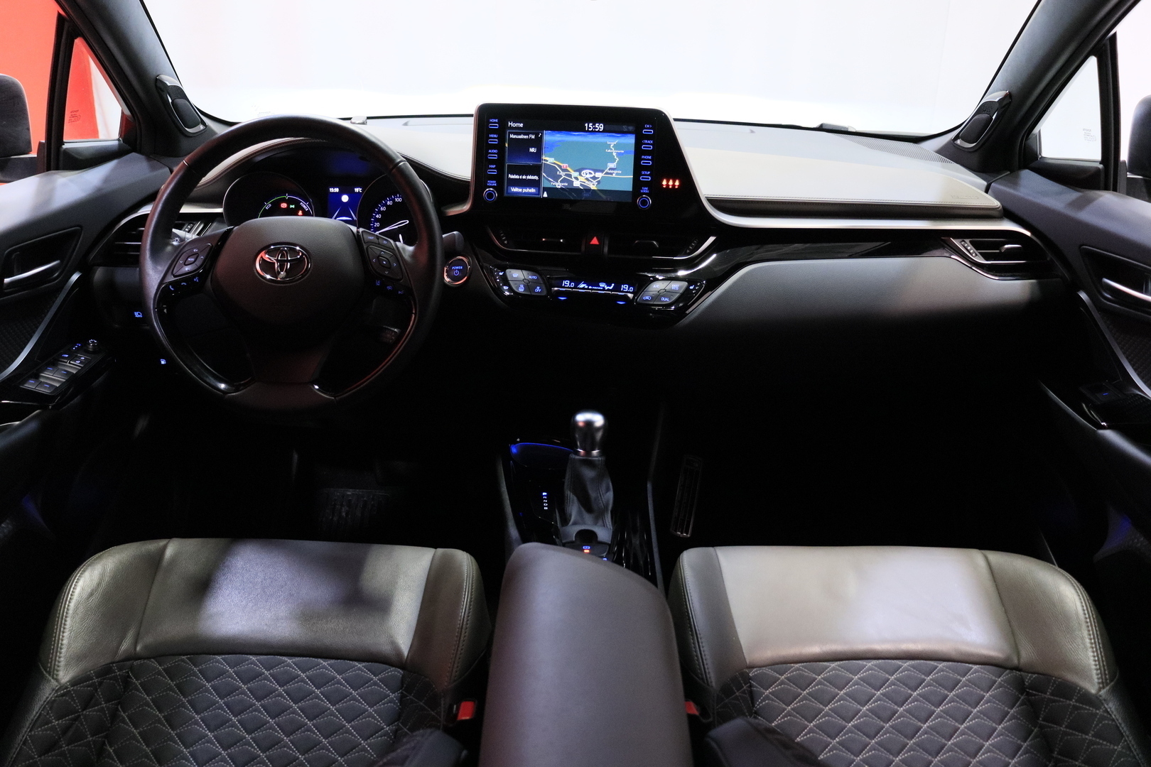 Toyota - C-HR - 1,8 Hybrid Premium - Maastoauto