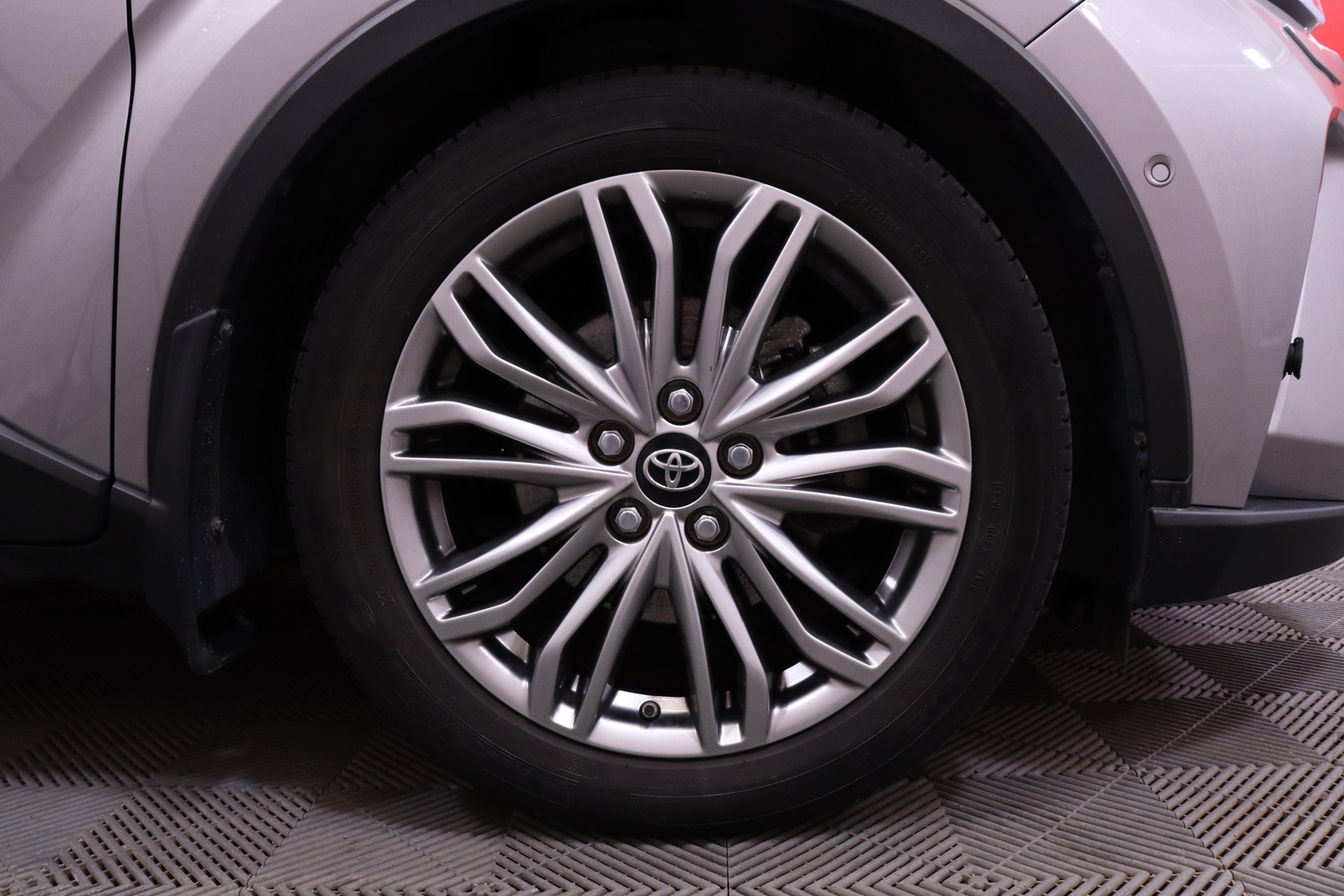 Toyota - C-HR - 1,8 Hybrid Premium - Maastoauto