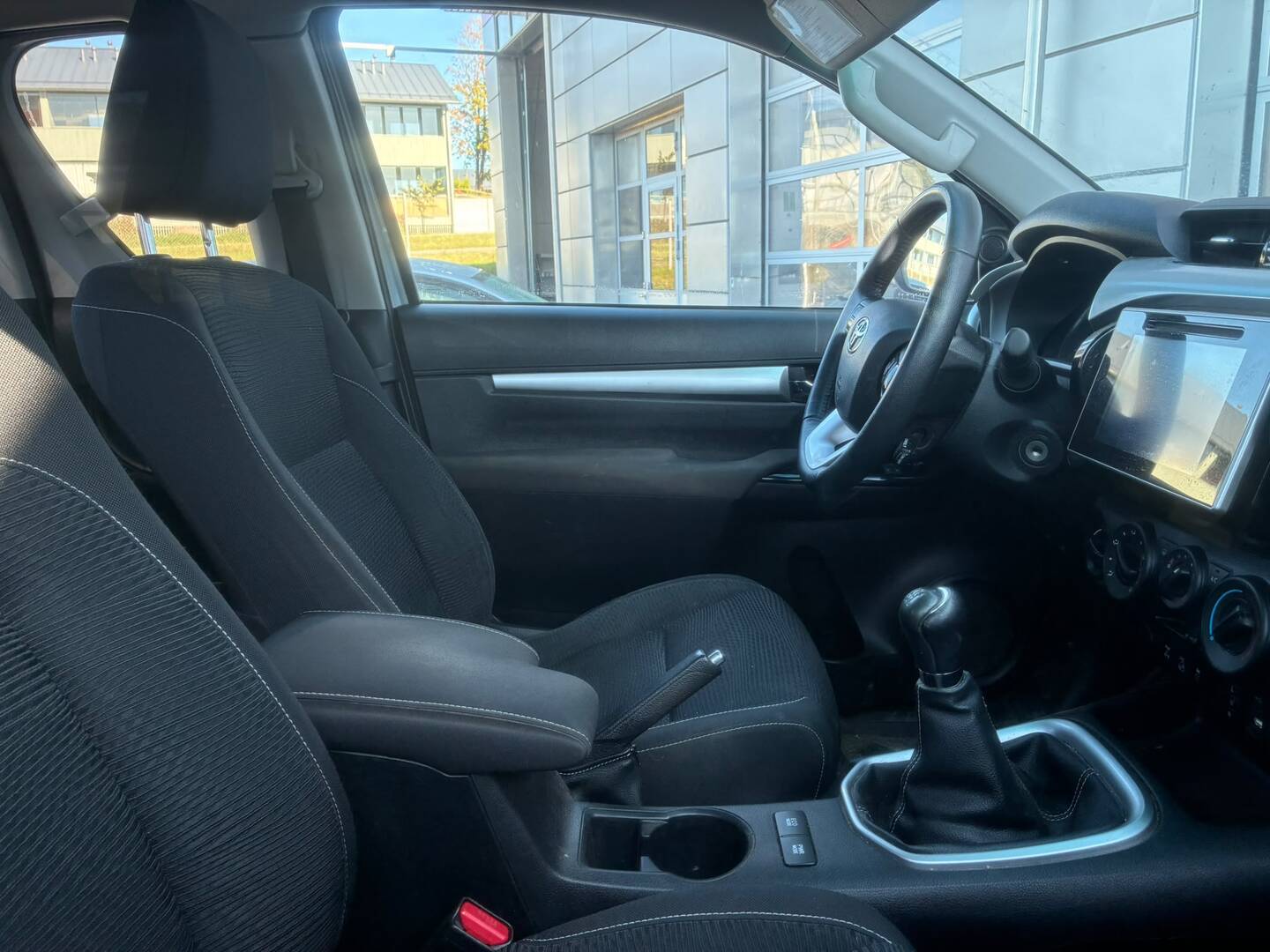 Toyota - Hilux - Extra Cab 2,4 D-4D 150 4WD Active - Avolava