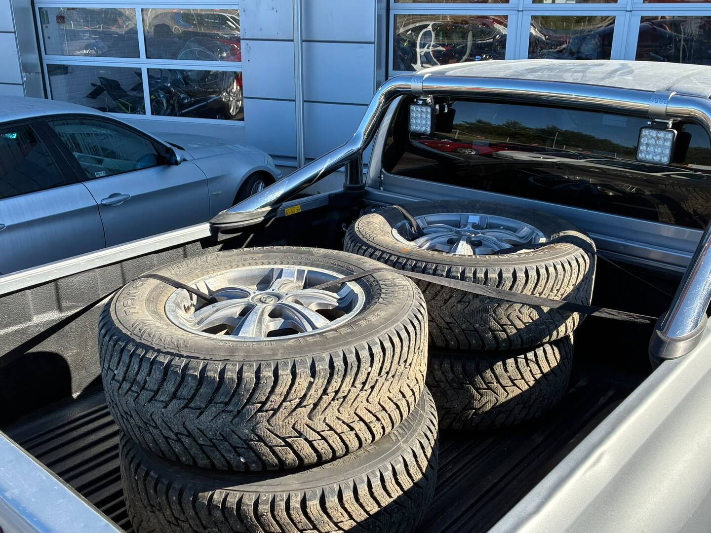 Toyota - Hilux - Extra Cab 2,4 D-4D 150 4WD Active - Avolava