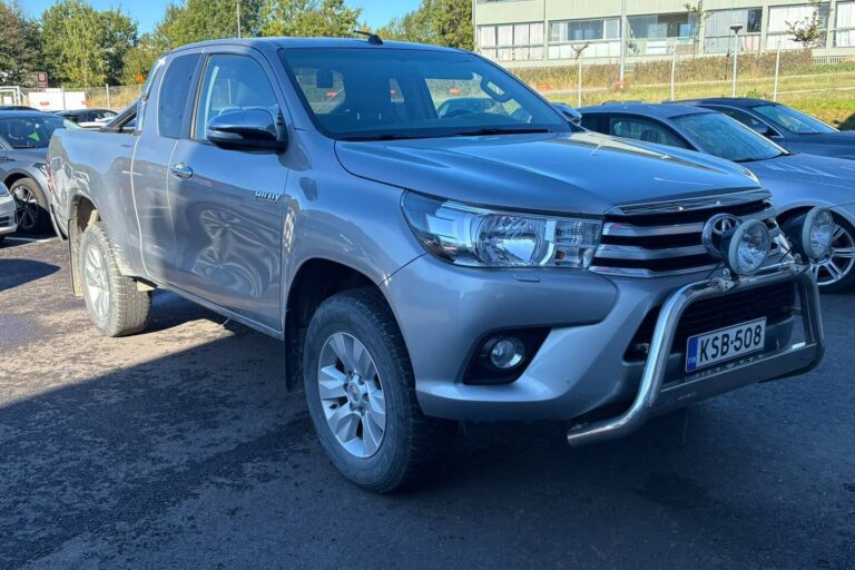 Toyota - Hilux - Extra Cab 2,4 D-4D 150 4WD Active - Avolava