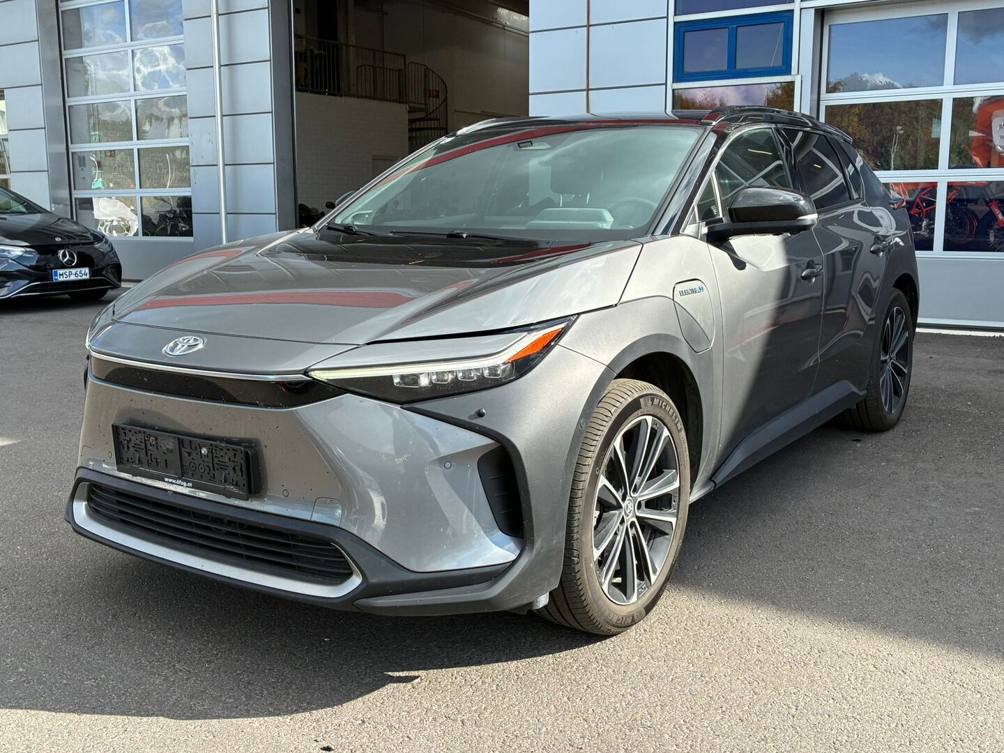 Toyota - bZ4X - Premium AWD - Maastoauto