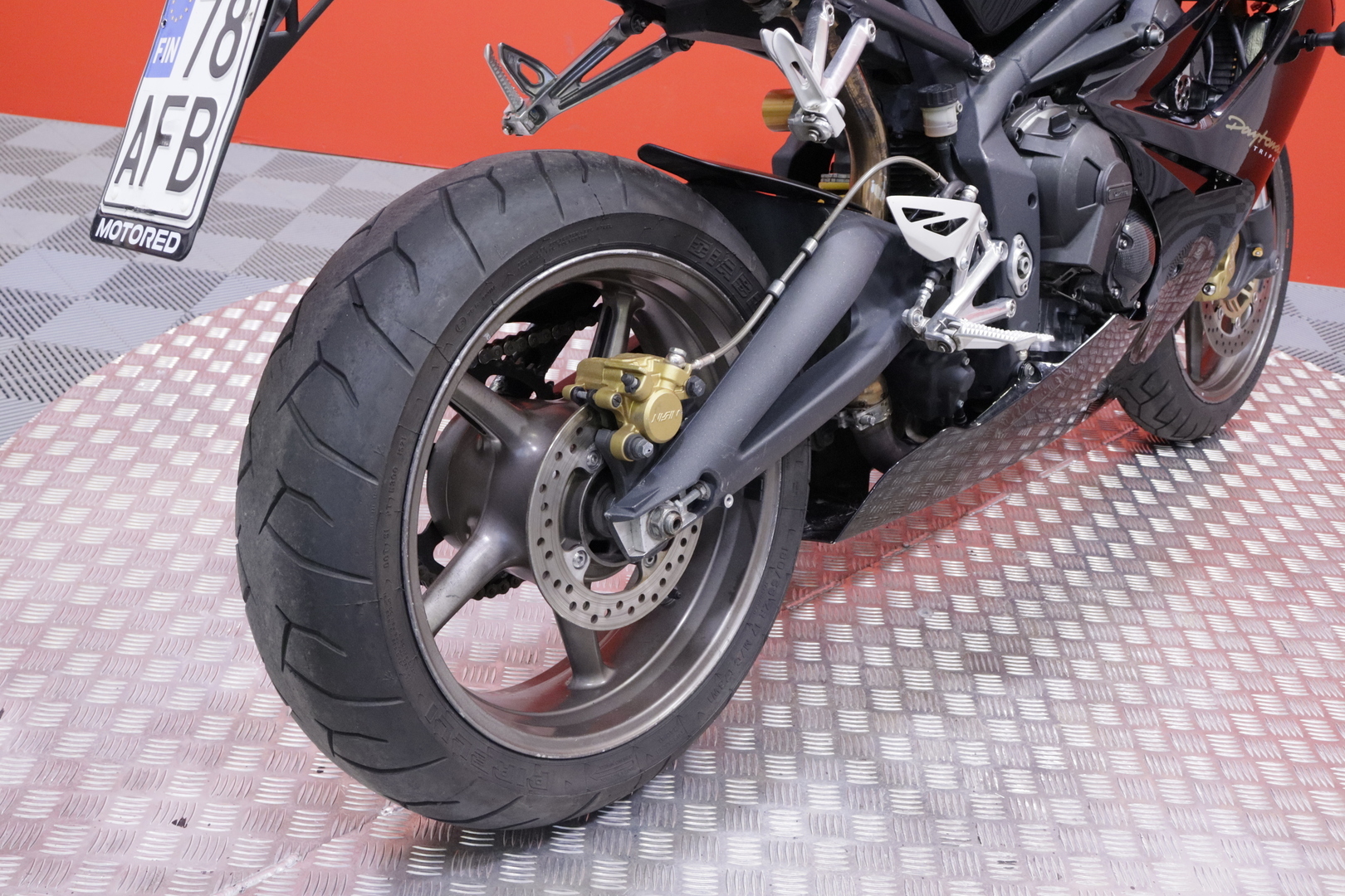 Triumph - Daytona - 675 // Led-takavalo / Suomi-pyörä // - Moottoripyörä